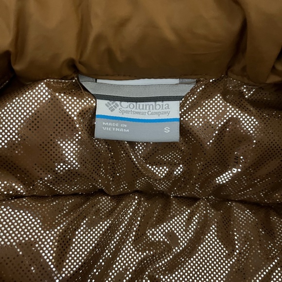 Columbia puffer jacket. - Picture 3 of 4